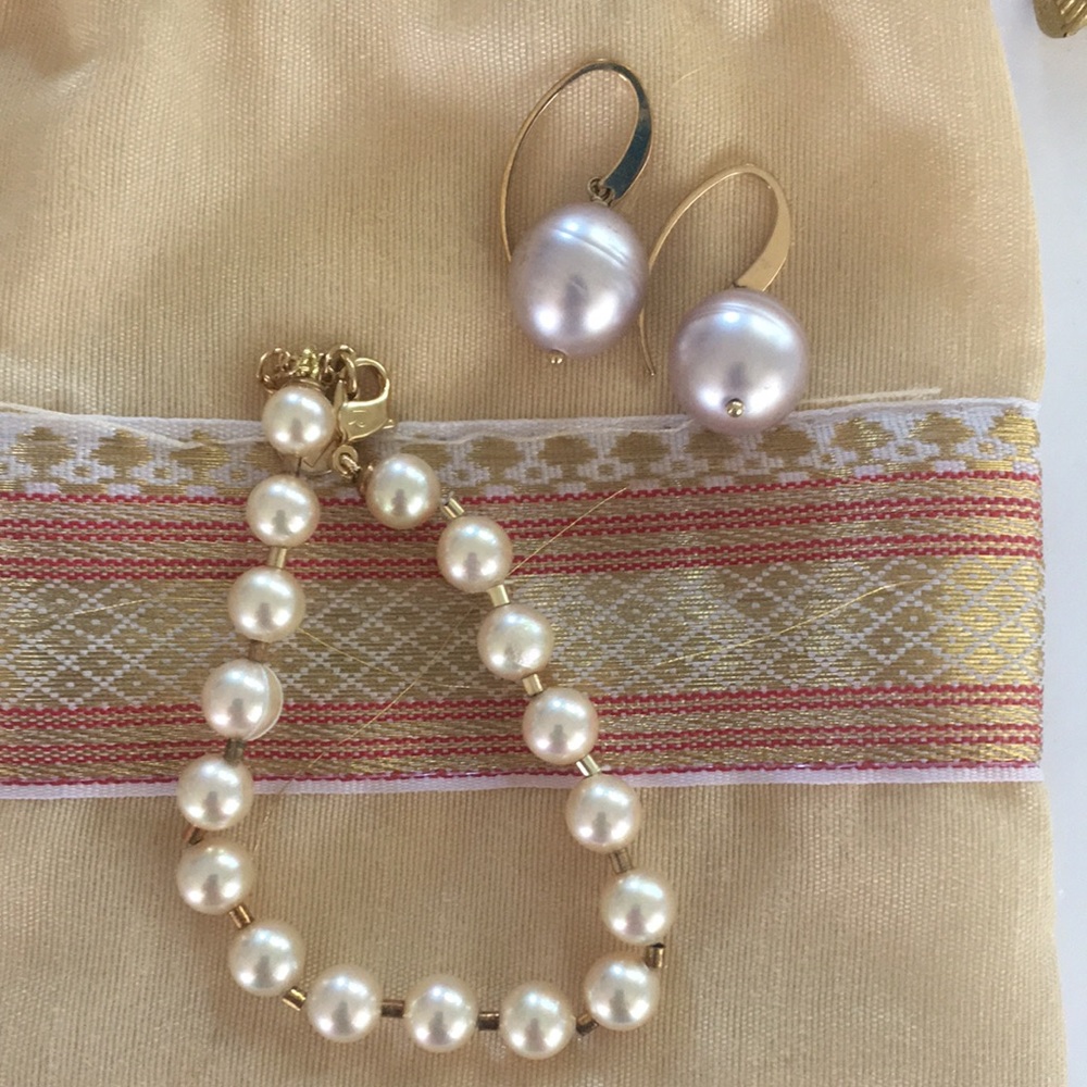 Bundle! pearl earrings & cultured pearl bracelet.
